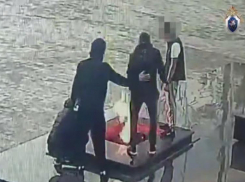 Потоптавшимся на Вечном Огне в Невинномысске фигурантам продлили срок ареста