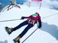 Впечатляющий забег на вершину Эльбруса совершил житель Ставрополя