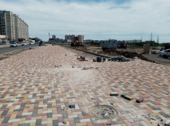 Автомобильную часть дороги по улице 45-я Параллель планируют завершить к июню