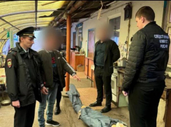 Воткнутые приятелем ножницы в шею лишили мужчину жизни на Ставрополье