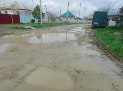 Разрушенные дороги и отсутствие канализации сделали жизнь селян невыносимой на Ставрополье