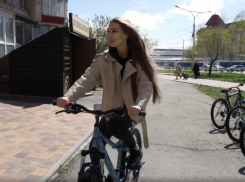 Вика из «Блокнота» оседлала железного коня в Ставрополе