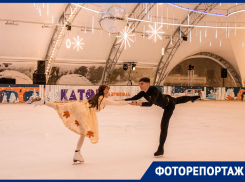Ставропольские студенты показали ледовое шоу на катке в центре Ставрополя