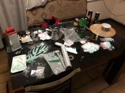Трое ставропольцев попались на фасовке и сбыте синтетических наркотиков