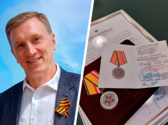 Медаль участника СВО вручили главе Ессентуков Александру Некристову 