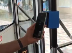 Как работают терминалы оплаты проезда в салонах автобусов Ставрополя: показали на видео