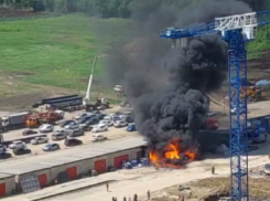 Крупный пожар произошел на юге Ставрополя 