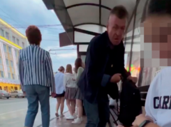 Обещавшего взорвать остановку в центре Ставрополя мужчину ищет полиция