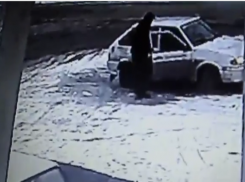 Пьяный дебошир попал на видео при попытке угона автомобиля ЧОП на Ставрополье