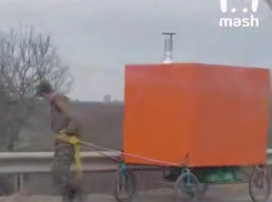 С повозкой пешком в Америку: необычный ставрополец замечен на российских трассах 