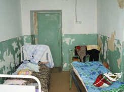 Главврача «Петровской РБ» прокуратура заставила починить крышу и вычистить грибок в больнице 