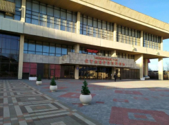 Ставропольскому дворцу культуры и спорта придется распрощаться со шлагбаумом