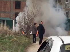 Полыхающая «легковушка» попала на видео в Кисловодске