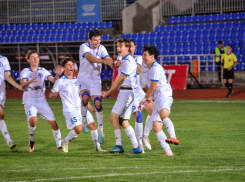 Футболисты ставропольского «Динамо» в Ростове-на-Дону сокрушили красно-синих хозяев 