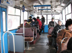 В Ставрополе пенсионерка упала в троллейбусе