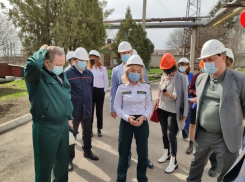 «Нарядный мужик на фоне свалки»: глава Росприроднадзора отчитала мэра Лермонтова за «мусорный нигилизм»