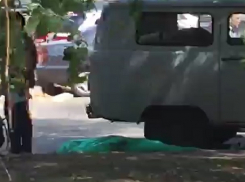Мужчина скончался на глазах соседей прямо во дворе своего дома в Ставрополе