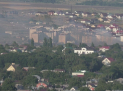 Микрорайон «Радуга» охватил смог и огонь в Ставрополе 