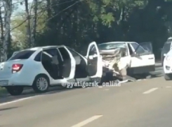 Шесть человек пострадали в жестком ДТП «Гранты» и иномарки в Ессентуках 