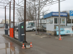 Жители Будённовска настаивают на обустройстве бесплатной парковки у районной больницы