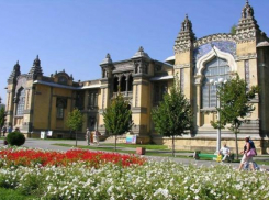 Активисты Кисловодска защищают здание Нарзанной галереи от посягательств чиновников