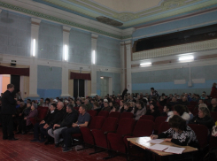 Жители Барсуковской живут без дорог, общественного транспорта, и уличного освещения