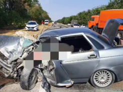 На Ставрополье водитель LADA Priora спровоцировал смертельное ДТП
