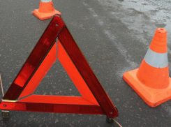 «Мерседес» и КамАЗ столкнулись на трассе Ставрополья