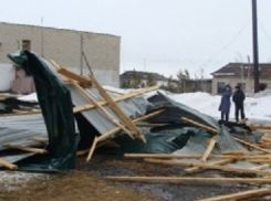 Ветер сорвал крышу учебного здания школы в городе Лермонтов