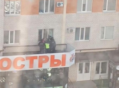 На улице Тухачевского в Ставрополе человек выпал из окна многоэтажки 
