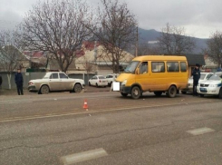 В пригороде Пятигорска водитель маршрутки сбил 70-летнего пешехода