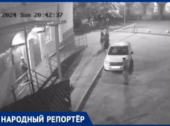 Малолетние хулиганы ночью разрисовали подъезд в Ставрополе 