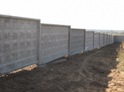 Полный тезка главврача четвертой больницы забрал у ставропольчанки часть участка для своего особняка