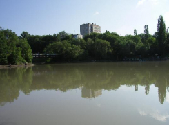 Жители Невинномысска все лето купались в опасном городском водоеме 