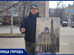 «Надо для людей отразить время»: художник из Пятигорска рассказал о своей работе и поездках на СВО