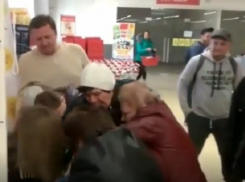 Ставропольчанки устроили драку из-за игрушек в гипермаркете на Объездной 