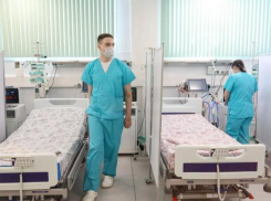 Ставропольские медики, заразившиеся коронавирусом, получат допвыплаты