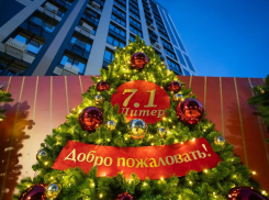 Праздничный финал года: «ЮгСтройИнвест» вручил ключи новоселам литера 7.1 в «Кварталах 17/77»