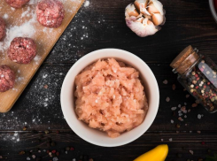 Почти 7 тонн халяльной тушенки неизвестного происхождения ввел в оборот предприниматель из Пятигорска