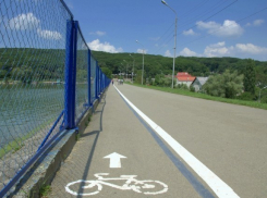 Прокуратура обязала отремонтировать небезопасную детскую площадку на Комсомольском озере Ставрополя 