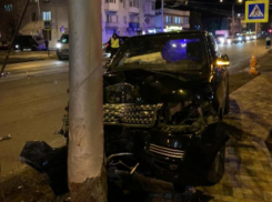 Машина губернатора Ставрополья врезалась в столб