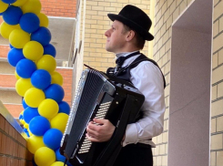 Концерт на балконе от ГК «ЮгСтройИнвест» прошел в микрорайоне «Перспективный»