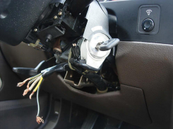 Угнать за 60 секунд: преступник похитил сломанное авто, пока хозяин ходил за инструментами