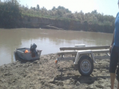Плавающий в Куме труп утонувшего мужчины второй день ищут на Ставрополье