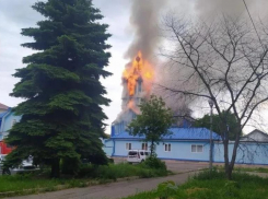 Пожар в Свято-Никольском храме тушат в Ессентуках 11 июня