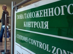 15 тысяч долларов и крупную партию сигарет пытались пронести пассажиры в самолет рейса Минводы - Стамбул