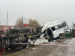 Семь человек погибли в результате столкновения маршрутки и грузовика на Ставрополье