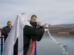 Святая вода течёт прямо из водопроводных кранов в Ставрополе