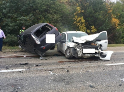 В реанимацию увезли пострадавших в жестком ДТП с «Калиной» и «Грантой» под Пятигорском 