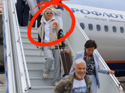 Егора Дружинина и Клаву Коку не заметили в аэропорту Ставрополя на фоне Газманова 